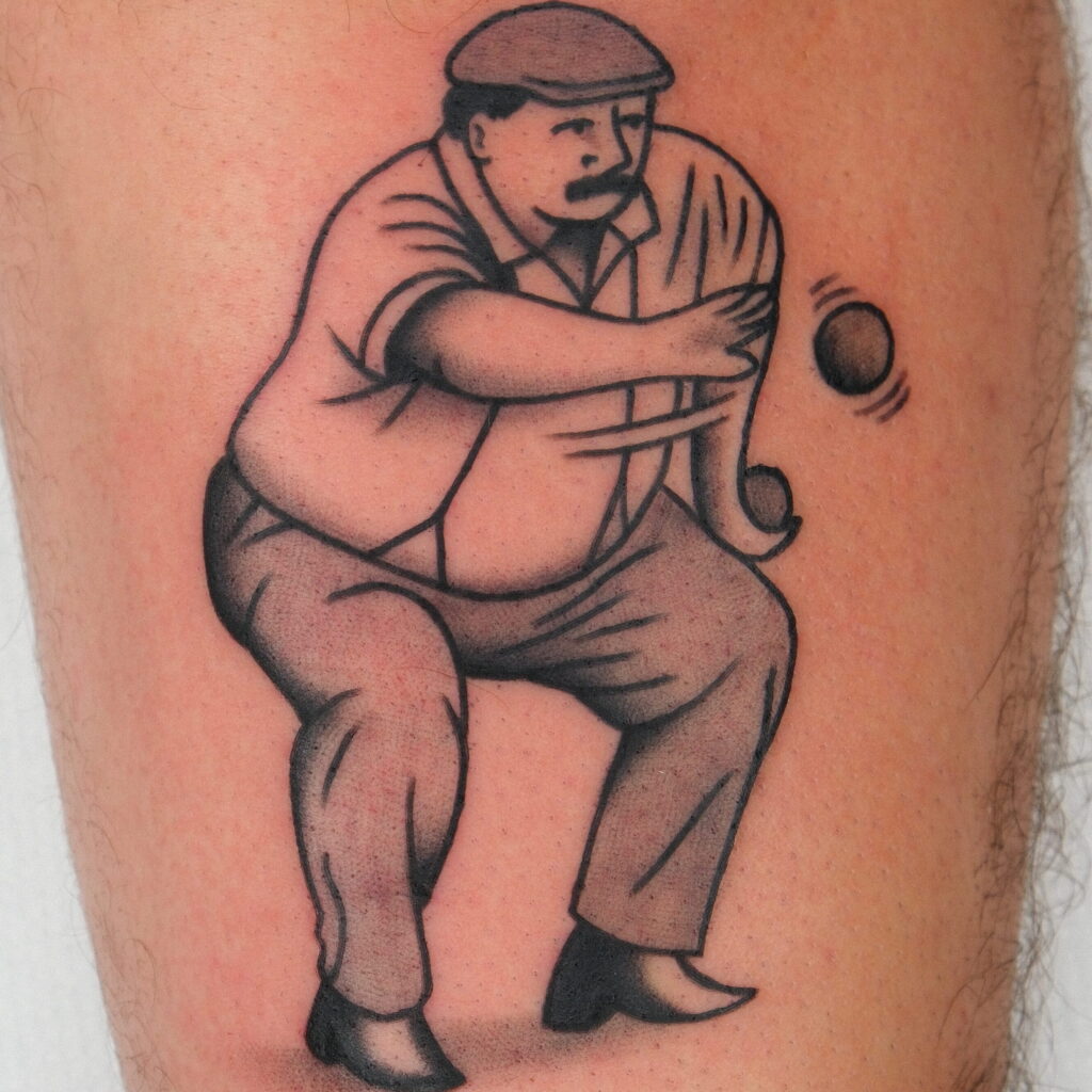 Tatouage joueur de pétanque traditionnel réalisé à Nice